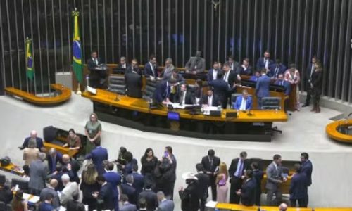 CONGRESSO APROVA AUMENTO SALARIAL E “FOLGA REMUNERADA” PARA SERVIDORES DA CÂMARA E DO SENADO