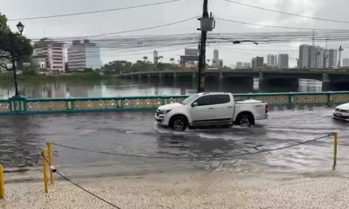 TEMPORAL E ALAGAMENTOS MARCAM O SEGUNDO DIA DE CARNAVAL NO GRANDE RECIFE.