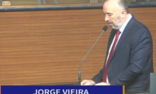 AUSÊNCIA DE JOÃO CAMPOS E CLIMA DE IMPEACHMENT MARCAM RETORNO DA CÂMARA DO RECIFE